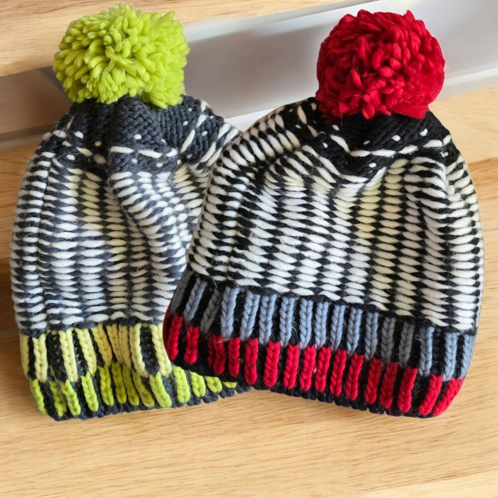 IGLOO (2 QTY) Kids/Teens Knit Hat/Sherpa Inside and Tassle